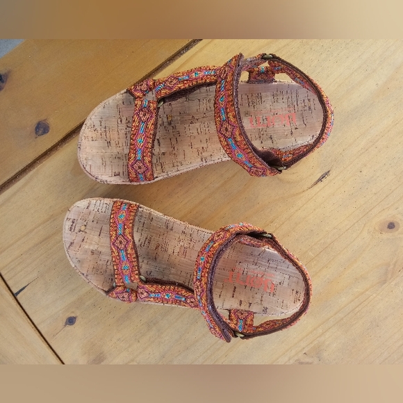 BORN HAND CRAFTED FOOTWEAR SANDLES SIZE 7 - Picture 3 of 7